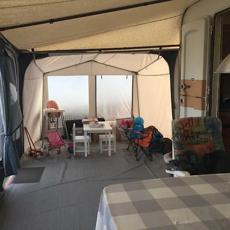 De Lakens مكان تخييم *